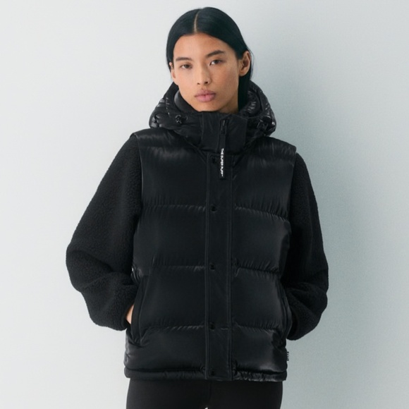 Aritzia Jackets & Blazers - Aritzia The Super Puff Black Liquid Shine Original Vest